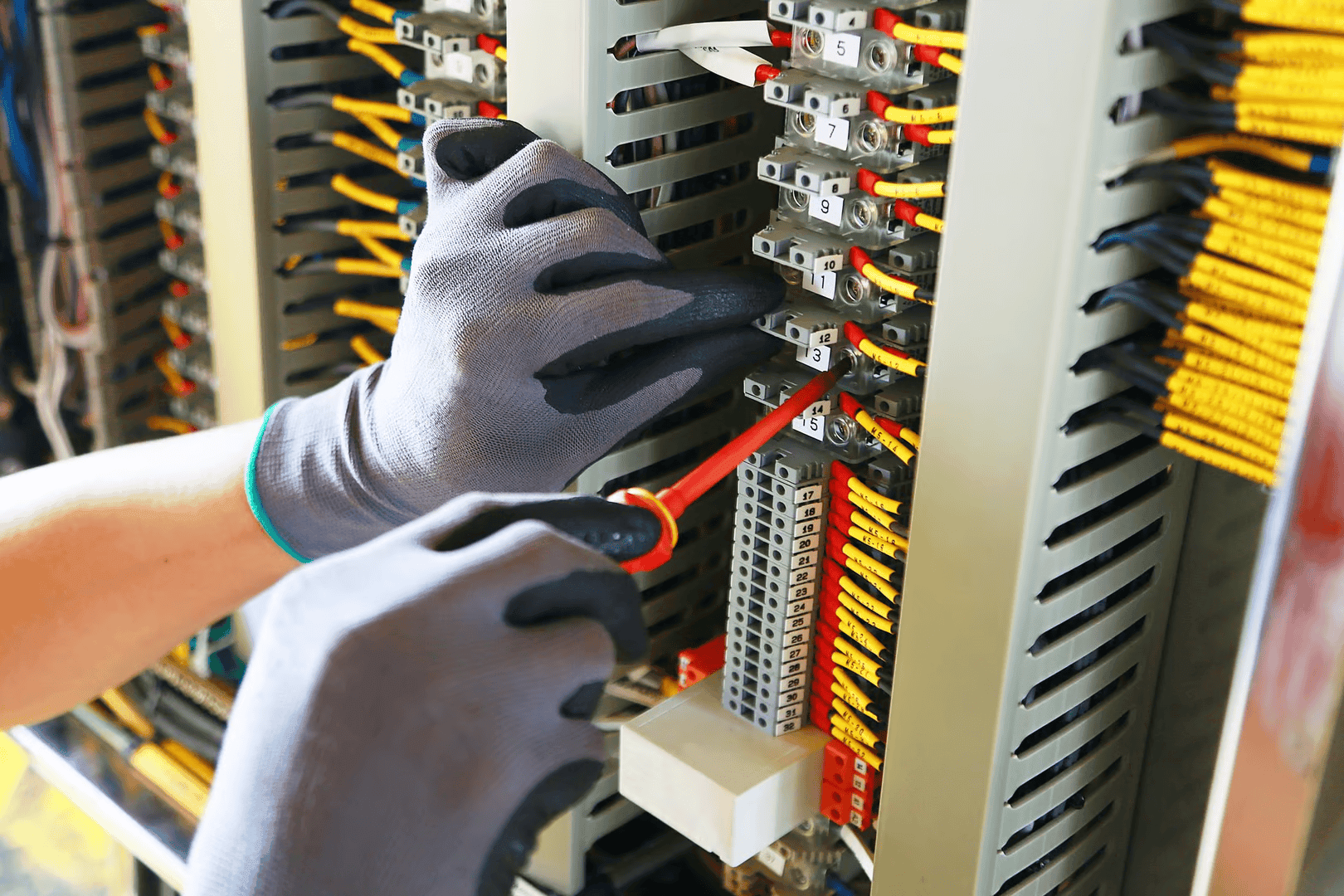 Elektro omarica s stikali - Elektroinštalacije Markelc